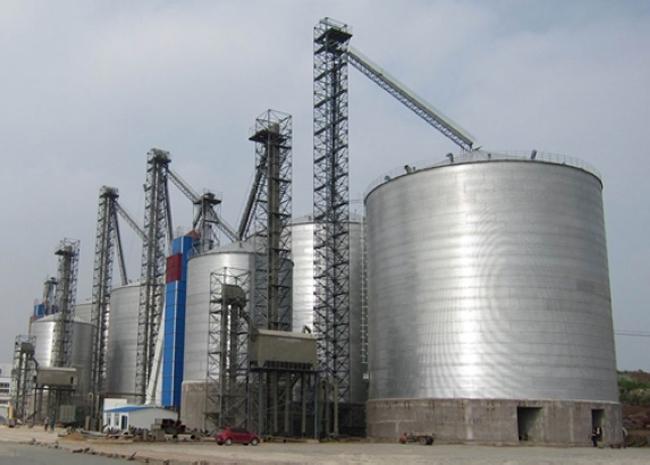 余江大型钢板库构造参数及水泥储存质量